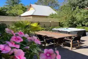 Porters Cottage Oasis, Albury
