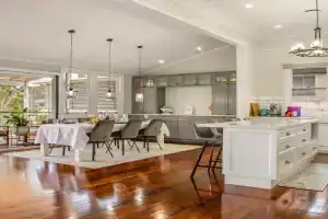 Heritage Queenslander Gem - Families & Groups - Minutes to CBD & South Guest house, Brisbane