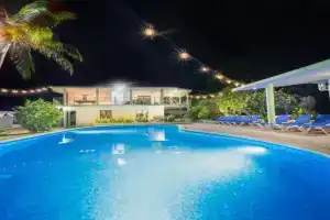 7br Massive Villa In Sosa - 2mins From Nightlife, Sosua