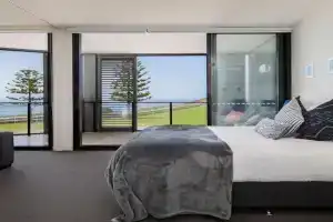 The Sandpiper - A Newy Beachfront Beauty Apartments, Newcastle