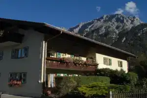 Haus Rappolder - Ferienwohnung Apartments, Mittenwald