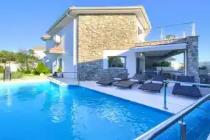 Villa Miracle 2 with heated pool, KRK
