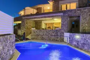 Villa Miracle 1 with heated pool, KRK