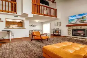 Family Friendly and quite 2 bedroom Condo Close to Fun, Fort Wayne