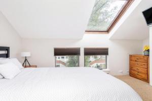 South facing condo close to ski access, groceries, shops and restaurants Guest house, Telluride