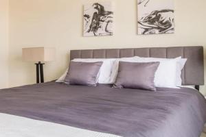 Stunning Nulu 1BR CozySuites 02, Louisville