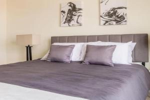 Stunning Nulu 1BR CozySuites 04, Louisville