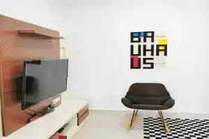IPOH BOTANI bauhaus 17pax/4BR/mahjong/tv box Guest house, Ipoh