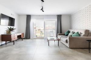 Stay-Sliema centrally located retro one bedroom, St Julians