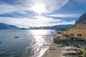 Mansarda in centro con spiaggia privata e possibilità garage Apartments, Menaggio