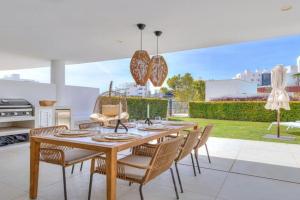 Beautiful Deluxe Garden Apartment, Benalmadena