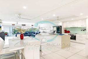 ZEN Tree Blossom: 3-BR Luxury Apt Near Waterfront Apartments, Darwin