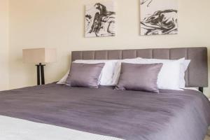 Stunning Nulu 1BR CozySuites 03, Louisville