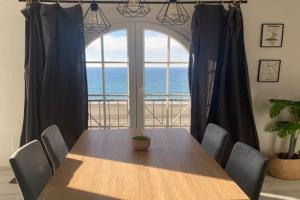 Apartamento tres habitaciones primera línea de playa, Rincon de la Victoria