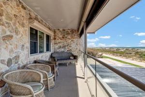 Sandpiper Retreat - Breathtaking Beachfront Panorama Guest house, Adelaide