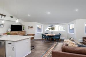 Newly Remodeled 2nd floor Lulu City Condo Guest house, Telluride