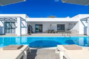 Villa Pefko, Gennadi