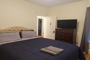 Chateau de Woodlawn - Room I - La Tour Eiffel, Chicago