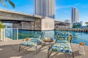 Infinite View Balcony Near Beach Pool Guest house, Hollywood