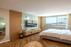 Sea Side-Family Heaven Vacation Amazing Pool Apart-hotel, Eilat