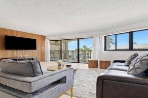 Overlooking Marina/Ocean view & FREE GOLF CART Guest house, Key Largo