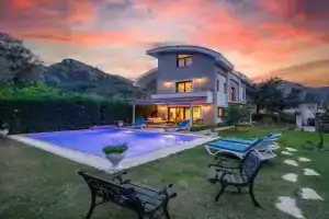 Villa Floransa, Icmeler