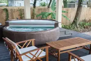 Secret Garden Studio w/ Hot Tub: Near Forsyth Park, Savannah