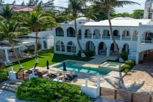Unique 5BR Beachfront Villa w/ Private Pool!, Cancun