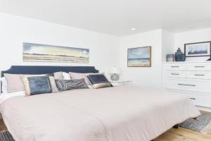 BRAND NEW Luxury 1 Bedroom Condo Steps from the Beach, Newport Beach