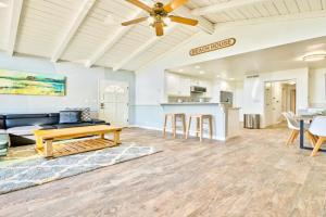 Perfect 3 Bedroom Home between the Bay and Beach, Newport Beach