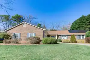 Lovely Home with Yard 9 Mi to Uptown! Guest house, Charlotte