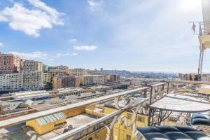 Genova La Fortuna Roomy Apt & Panoramic Balcony, Genoa