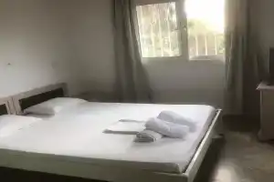 Barreira Beachfront Rooms 3, Kalamata