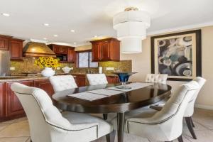 3 Bedroom Home in Balboa - Walk to Pier & Restaurants, Newport Beach