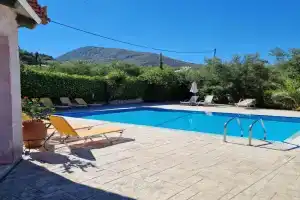 Villa Iliaktida - Private Villa with large Pool, Garden, Outdoor Kitchen & BBQ, Lithakia