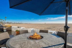 Charming 2 Story and 4 Bedroom Home on the Boardwalk, Newport Beach