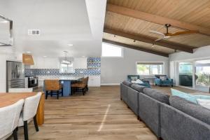 Brand New Modern Home by the Beach with Patio & BBQ Guest house, Newport Beach