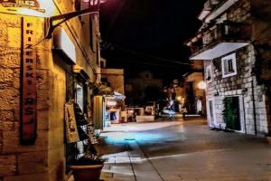 Apartments by the sea - 22489, Makarska