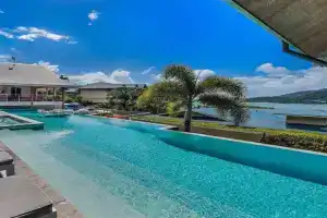 Boho Delux with sea views , Pool+Gym Apartments, Airlie Beach