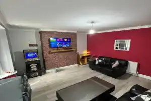 Giga Residential 4 Bedrooms, 8 guests , Near City Centre, Arcade Machine, Sky TV, Netflix, Free Wifi, Free Parking, Newcastle upon Tyne