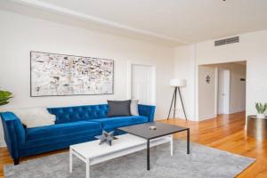 Lively 3BR Apt in - Milwaukee N3 Apartments, Chicago