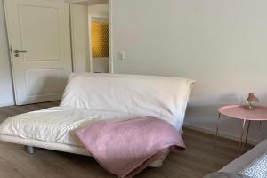 Erdgeschoss-Wohnung mit 2 Schlafzimmern, Balkon und Parkplatz Apartments, Erfurt