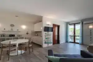 Moretto 10 - con piscina e WiFi Apartments, Sirmione