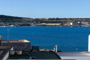 Seaside Serenity 6 - few mins walk to the beach by QuickTrips Apartments, Mellieha