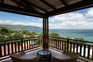 Sunbird Villas, Glacis