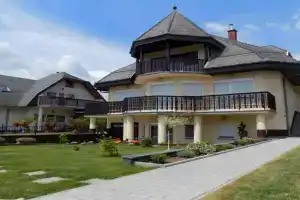 Apartment 3, Gyenesdias