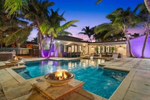 Spacious home w heated pool jacuzzi Guest house, Hollywood