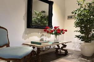 Victoria's Apartment, Palermo