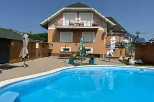Apartment 16, Gyenesdias