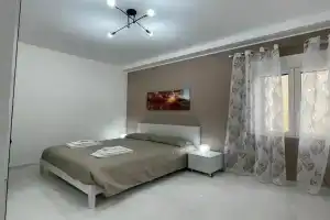 B&B Holden House, Bari